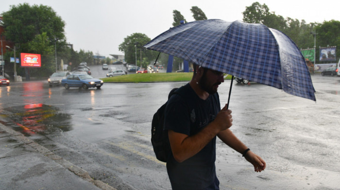 Pred nama najnestabilniji dan u nedelji: Na snazi narandžasti meteoalarm, gde su moguće vremenske nepogode?