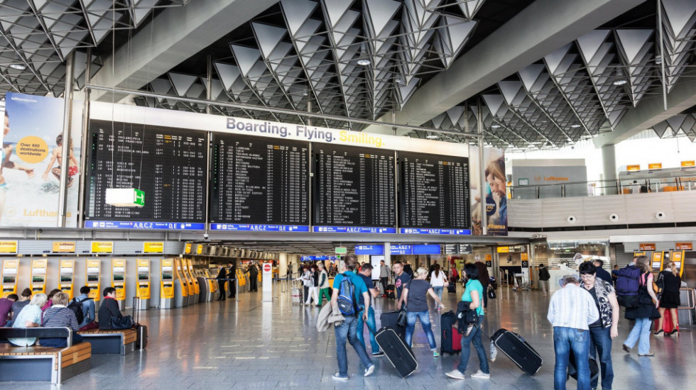Putnicima blokiranim u Frankfurtu koji idu u Beograd ponuđen let za sutra