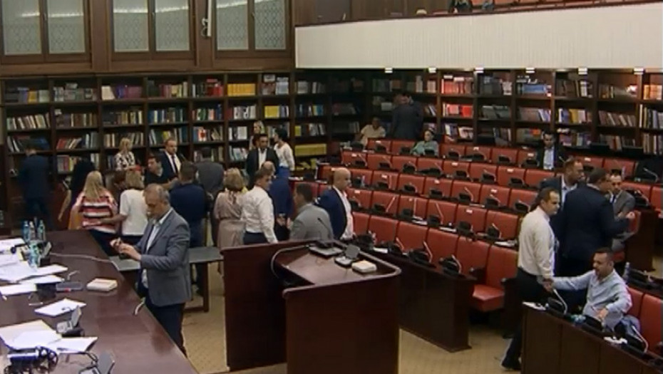 Sukob u makedonskom parlamentu, povređena tri poslanika