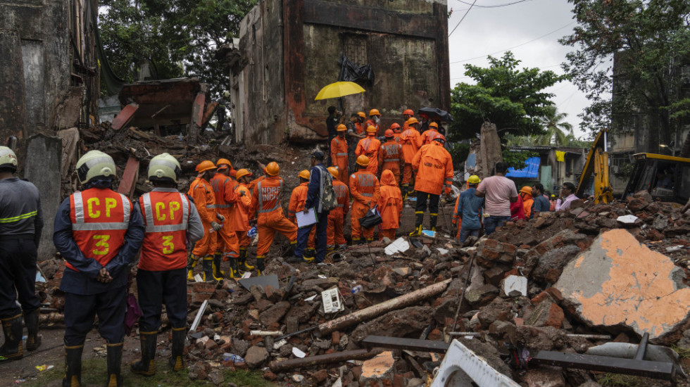 Najmanje troje poginulih prilikom rušenja zgrade u Indiji
