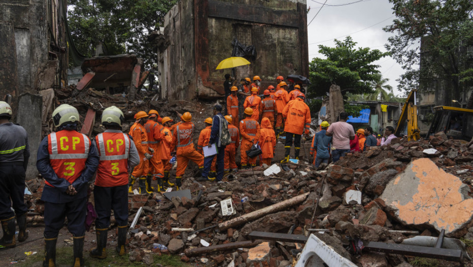 Najmanje troje poginulih prilikom rušenja zgrade u Indiji
