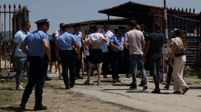 Na Gazimestanu priveden mladić iz Beograda, policija ga odvezla u pravcu Prištine