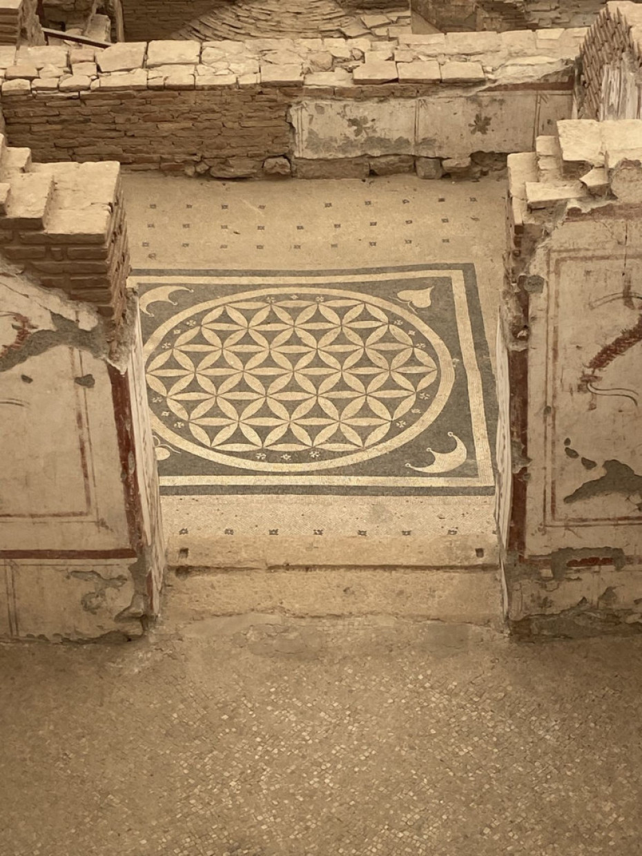 Ostaci nekadašnjih luksuznih naselja u Efesu