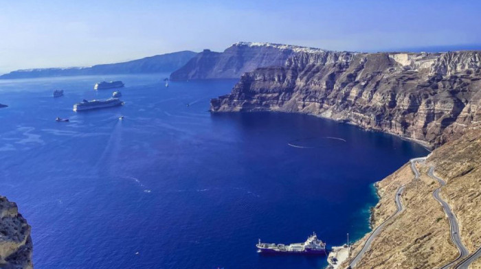 Neizvesnost na Santoriniju: “Pukla” turistička sezona za Uskrs, šta će biti na leto?