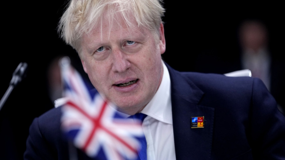 Nakon pritisaka Boris Džonson danas podnosi ostavku - ostaće premijer dok se ne izabere novi lider torijevaca