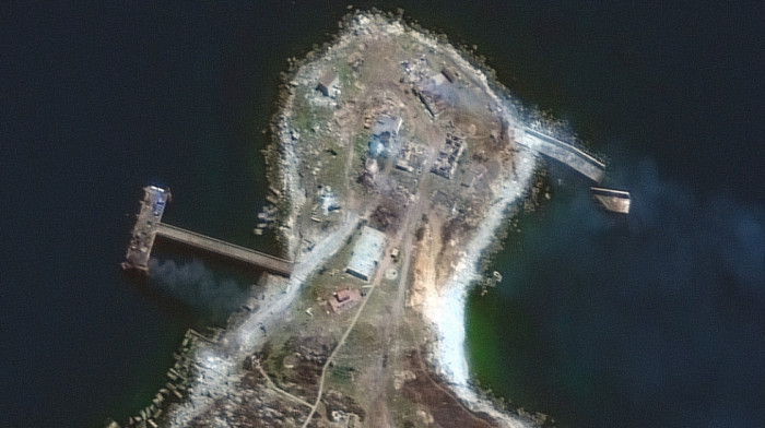 Moskva potvrdila: Ruski avion tokom noći napao Zmijsko ostrvo
