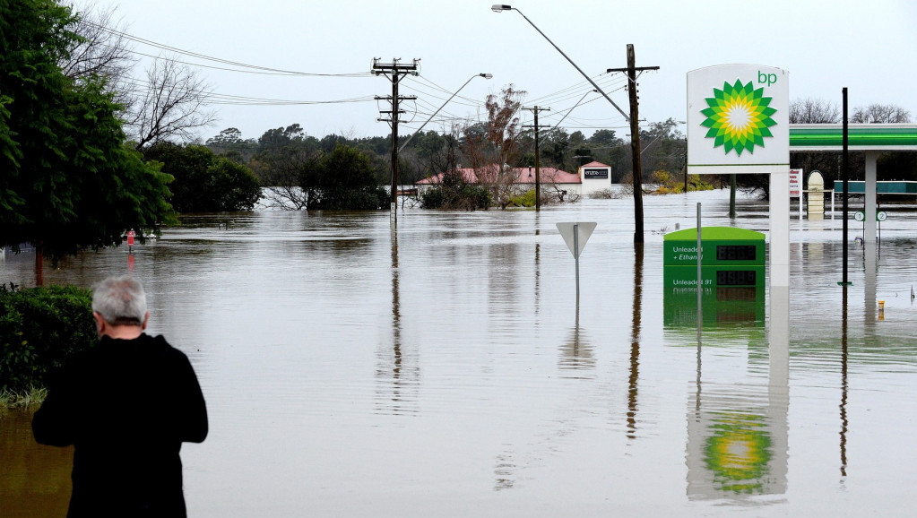 Poplavljeni delovi Sidneja, naređena evakuacija, meteorolozi upozoravaju na nove padavine
