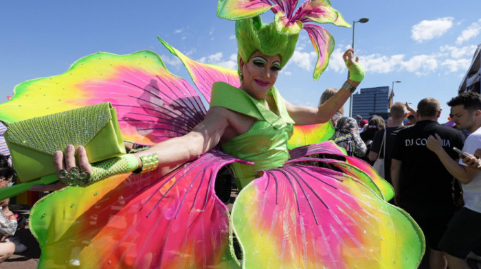 Više od milion ljudi na LGBTIQ paradi u Kelnu: Šetnja za toleranciju i šarolikost društva