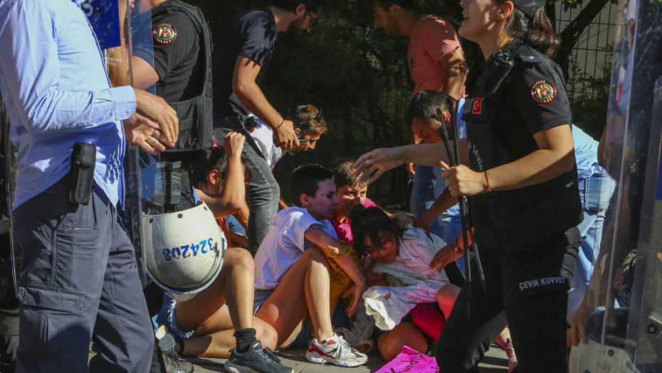 Policija u Ankari prekinula paradu ponosa, privedeno 30 ljudi