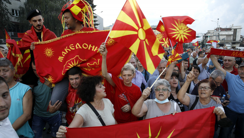 Na protestima u Skoplju povređeno 47 policajaca, dva teško