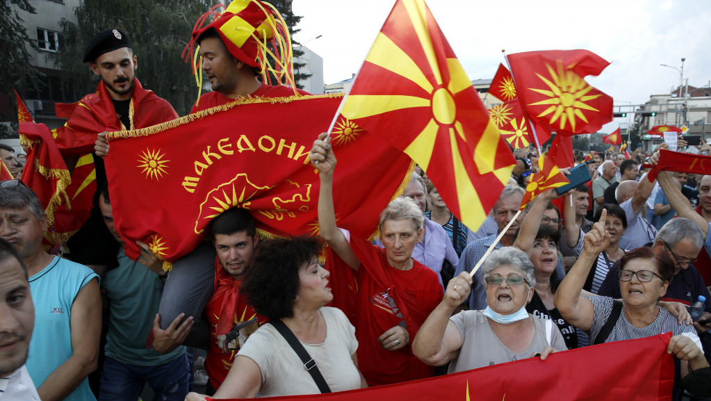 Na protestima u Skoplju povređeno 47 policajaca, dva teško