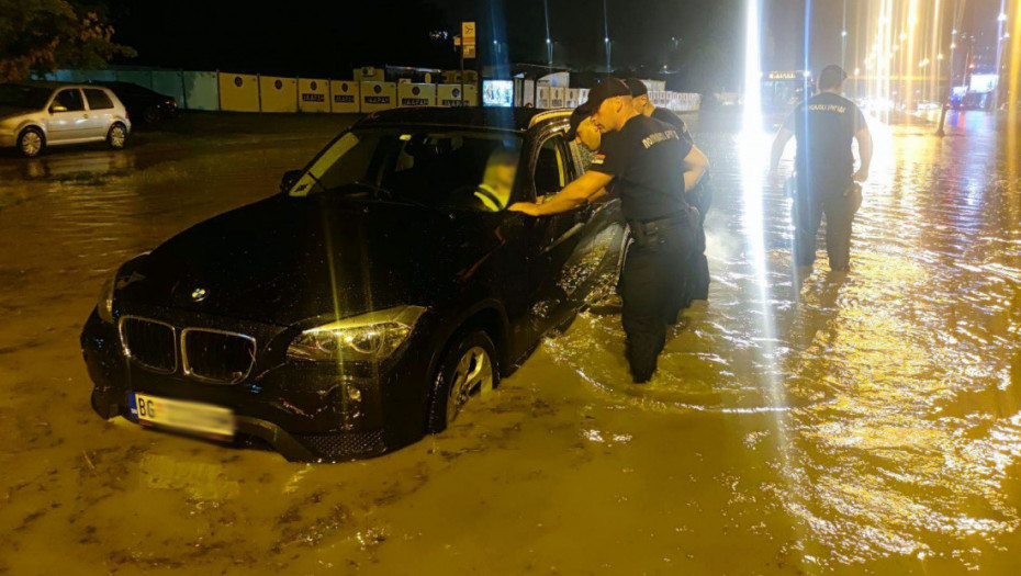 U Beogradu vidljive posledice nevremena, tokom noći 91 intervencija, iz objekata spaseno 10 osoba