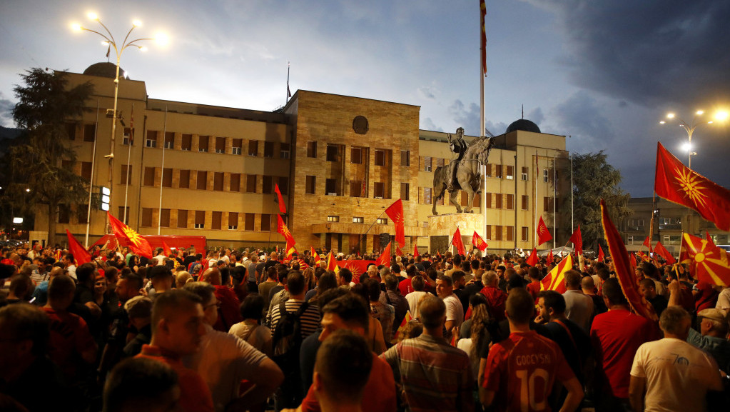 Žestoki neredi na protestu u Skoplju, letele kamenice i čuli se pucnji