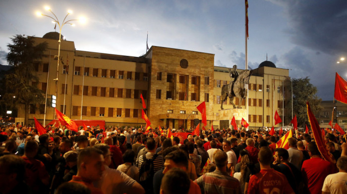 Žestoki neredi na protestu u Skoplju, letele kamenice i čuli se pucnji