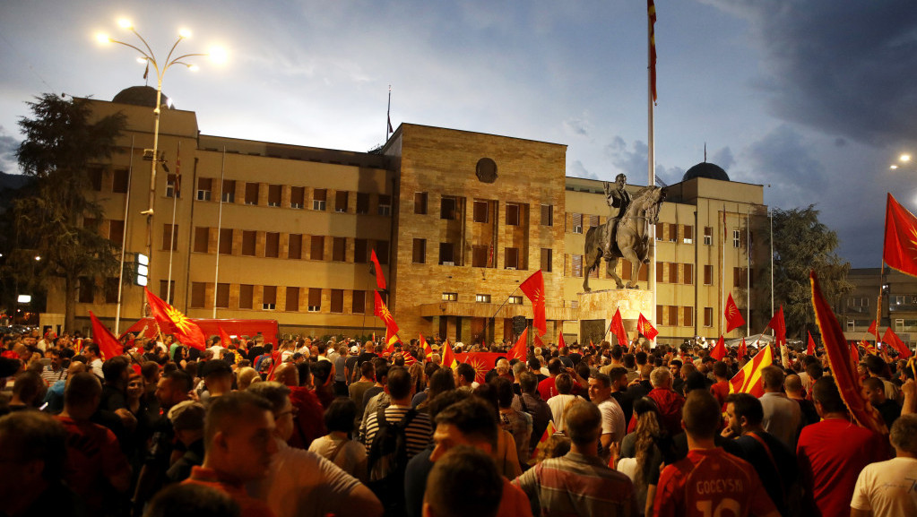 Žestoki neredi na protestu u Skoplju, letele kamenice i čuli se pucnji