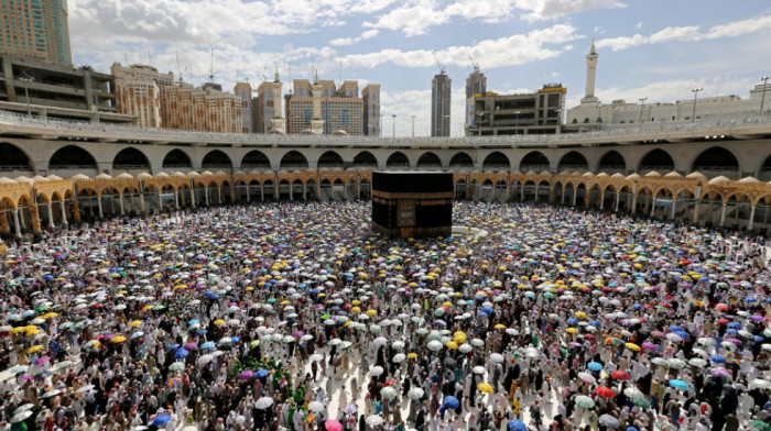 Milion muslimanskih vernika stiglo u Meku na hadžiluk