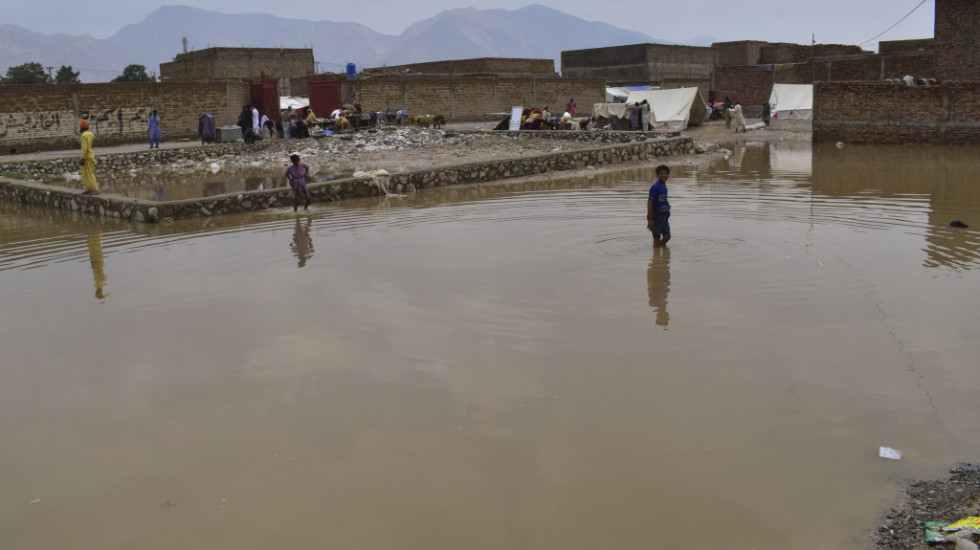 Desetine stradalih u poplavama u Pakistanu, saopštili zvaničnici