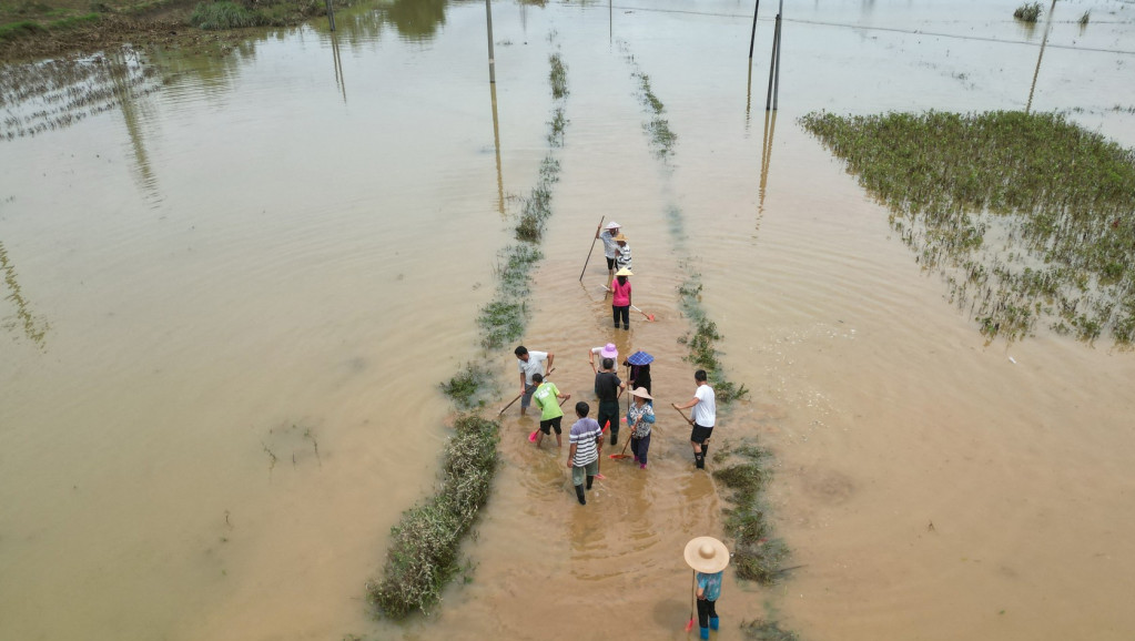 Poplave izazvale probleme u Kini, ljudima rečeno da odlože odlazak na posao, najavljene nove oluje