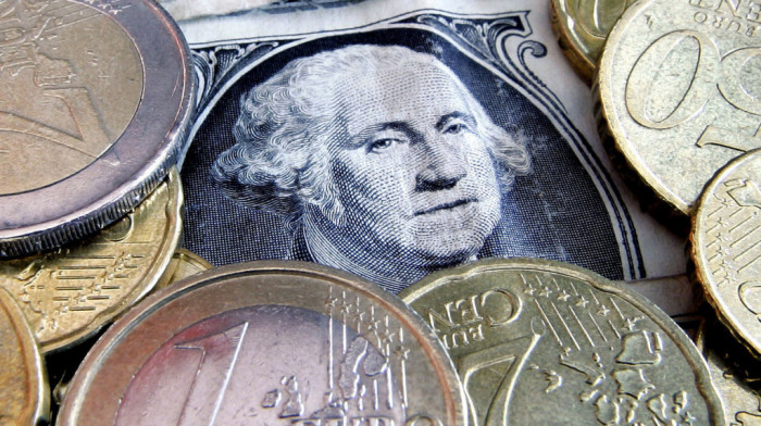 Dolar gubi snagu, evro napreduje kako se bliži sastanak Evropske centralne banke