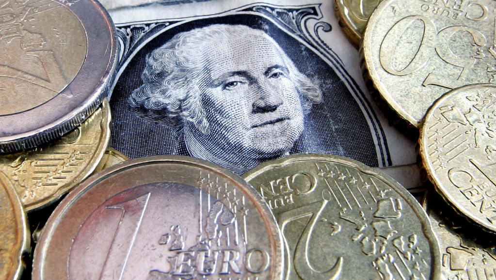 Evro na najnižem nivou u poslednjih pet nedelja prema dolaru