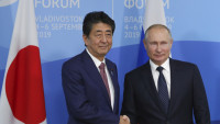 Japanski mediji: Putin neće biti pozvan na sahranu Abea bez obzira na njihovo lično prijateljstvo