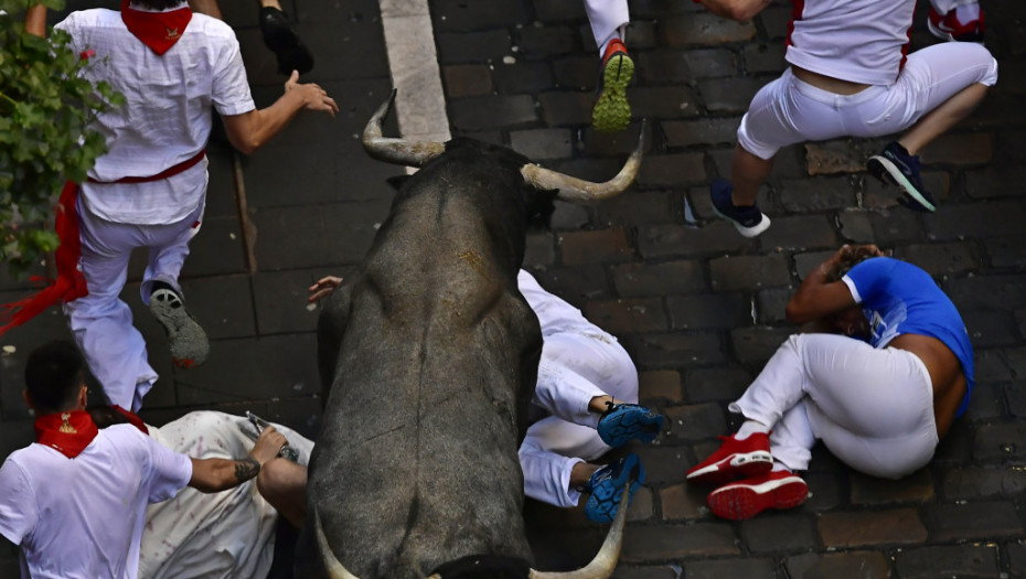 Tri osobe poginule u uličnoj trci sa bikovima u Španiji