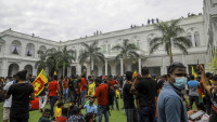 Demonstranti u Šri Lanki pronašli milione rupija u rezidenciji predsednika Gotabaje Radžapakse