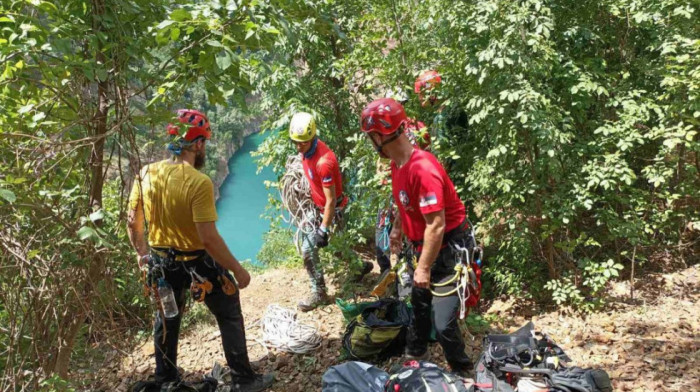 Tragičan kraj potrage kod Ledinačkog jezera na Fruškoj Gori, spasioci pronašli telo žene