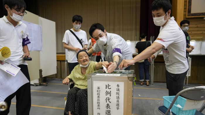 Otvorena glasačka mesta u Japanu: Biraju se članovi gornjeg doma parlamenta