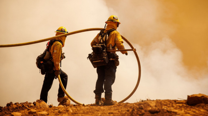 Vatrogasci obuzdavaju požar u Nacionalnom parku u Josemitiju, nije uništena nijedna sekvoja