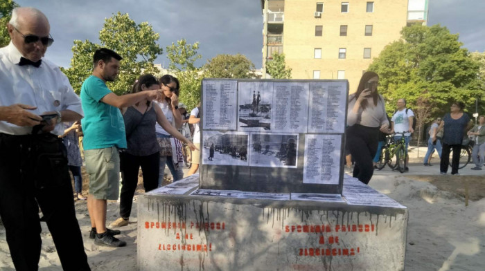 Protest u Novom Sadu zbog podizanja spomenika, okupljeni tvrde da su na spisku žrtava osobe koje su činile ratne zločine