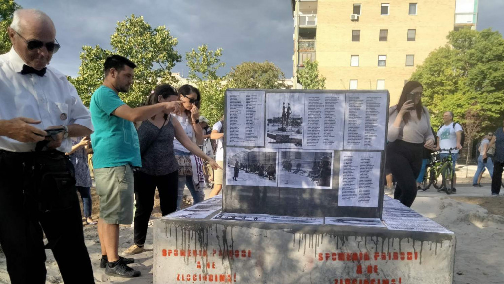 Protest u Novom Sadu zbog podizanja spomenika, okupljeni tvrde da su na spisku žrtava osobe koje su činile ratne zločine