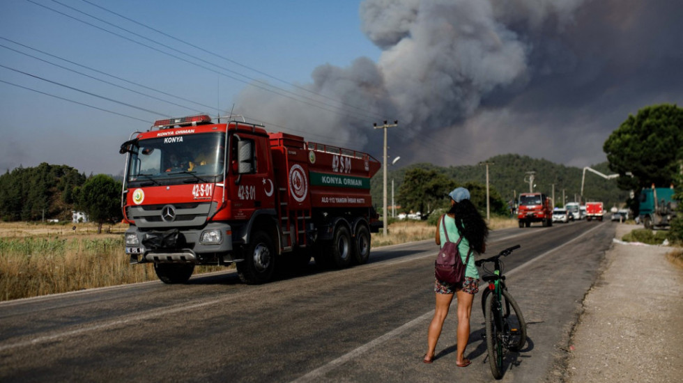 Izbio požar kod turističkog mesta Datča u Turskoj, vatra se širi zbog jakog vetra
