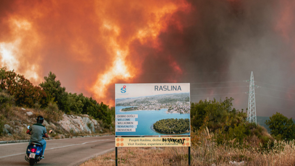 Lokalizovan požar na teritoriji Šibenika, povređeno pet vatrogasaca