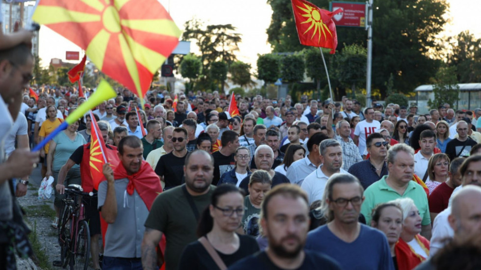 Deseti dan protesta u Skoplju završen mirno, sutra fokus zgrada parlamenta