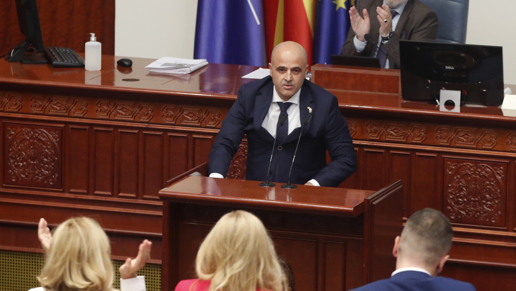 Govor Kovačevskog u Sobranju pratili zvižduci, vuvuzele i ovacije