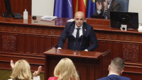 Govor Kovačevskog u Sobranju pratili zvižduci, vuvuzele i ovacije