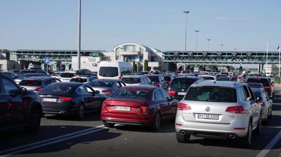 Gužve na graničnim prelazima: Na Horgošu putnička vozila čekaju dva sata