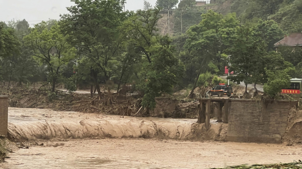 Najmanje 12 osoba stradalo od poplava u Kini, još 12 nestalo