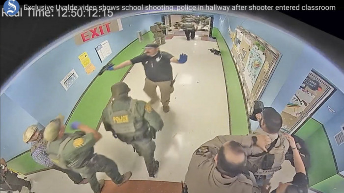 Novi izveštaj pokazuje propust policije prilikom masakra u školi u Teksasu: Okupili se u hodniku i slušali pucnje