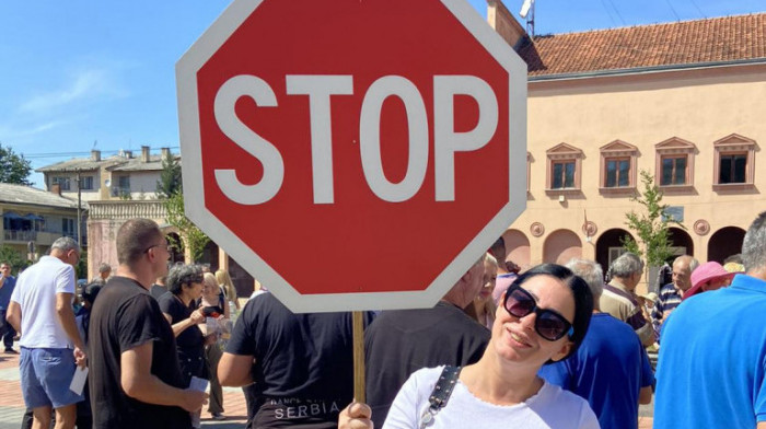 Meštani sela Duga Poljana kod Gadžinog Hana protestuju protiv izgradnje azila za pse lutalice