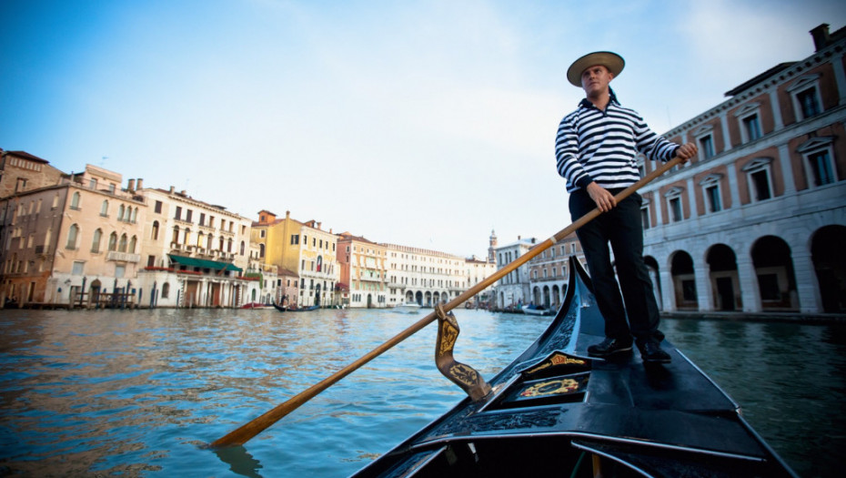 Turisti oterali stanovnike Venecije: Grad je kao bankomat, prodavnice osnovnih namirnica zamenile radnje sa suvenirima