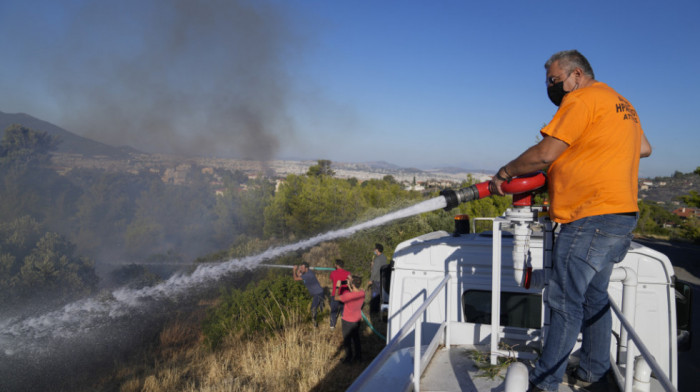 Požar kod Neuma još nije stavljen pod kontrolu, ugrožena naselja
