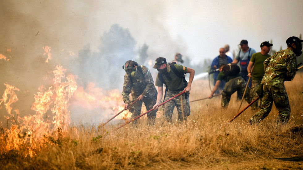 Gori 50 hektara šume u Severnoj Makedoniji, požar gase i helikopteri