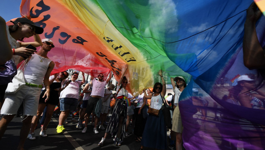 Hiljade ljudi na Paradi ponosa u Budimpešti, tvrde da vlada ugrožava prava LGBT osoba