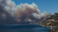 Širi se požar u Grčkoj, bukti na Lezbosu i na zapadu Peloponeza