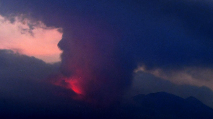 Erupcija vulkana Sakuradžima na jugu Japana, okolno stanovništvo evakuisano