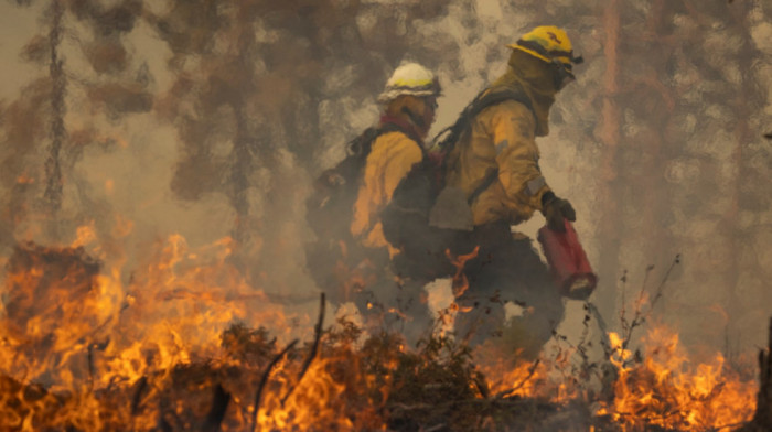 Najveći požar u Kaliforniji stavljen pod kontrolu, evakuisano više od 6.000 ljudi