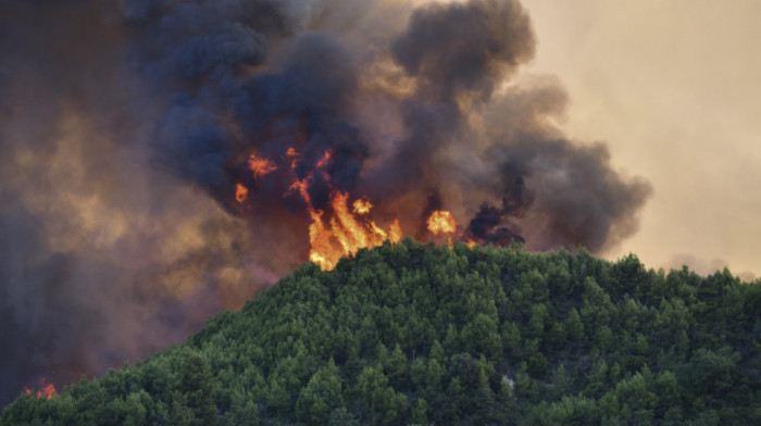 Požar na severoistoku Grčke - građani zamoljeni da napuste domove