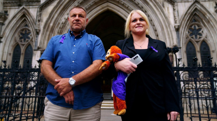 Britanski par gubi bitku da održi sina u životu: Još 48 sati nade za roditelje dvanaestogodišnjaka